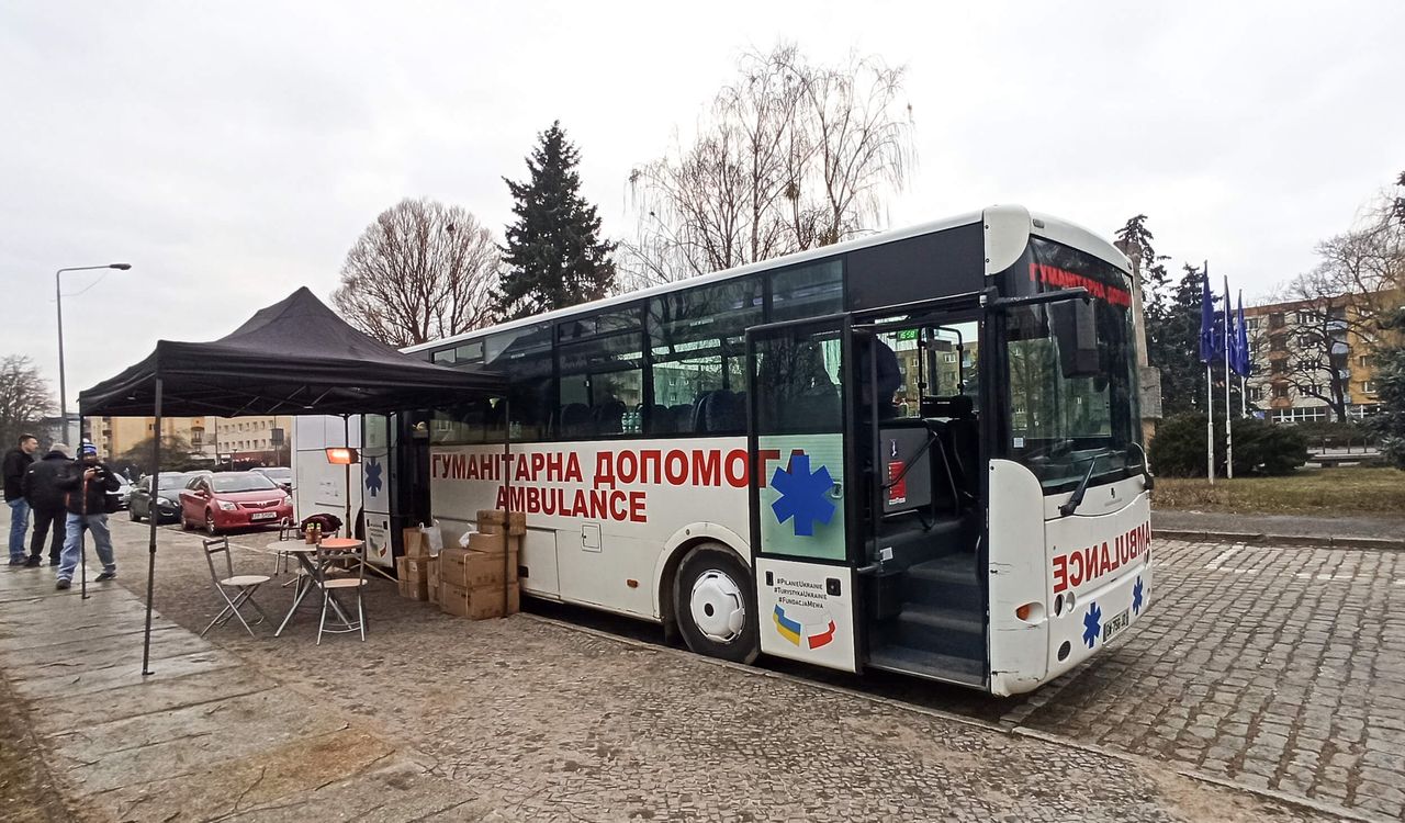 Ambulans XXL pojechał w stronę Ukrainy – VIDEO