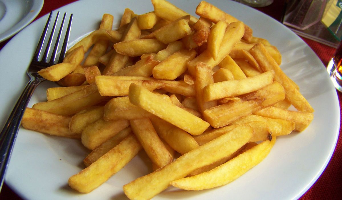 Belgijskie frytki jak z foodtrucka. Zamiast przepłacać, kup ziemniaki i zrób sam