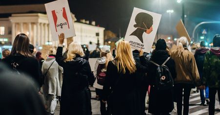 Znany sportowiec posądzony o pobicie kobiet na proteście. Oficjalnie komentuje: "Zaczął się koszmar"