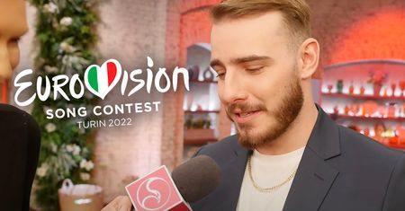 Krystian Ochman na Eurowizję 2022 zabierze ze sobą talizman szczęścia. Zdradził nam, co to takiego