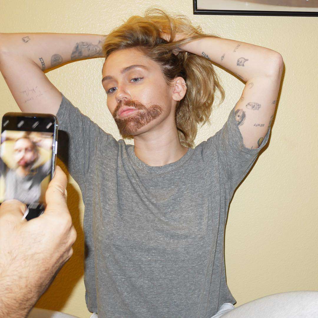 Miley Cyrus jak Conchita Wurst