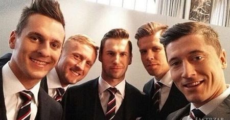 Wojciech Szczęsny i Robert Lewandowski wyśmiewają kolegę z reprezentacji [WIDEO]