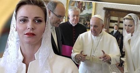 Księżna Monako cała na biało podczas prywatnej audiencji u Papieża. Jej strój był naprawdę wyjątkowy