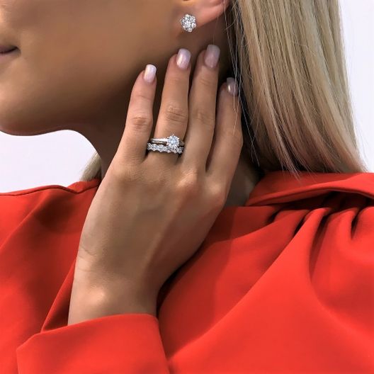 Pierścionek marki Tiffany & CO. wart ok. 35 tysięcy złotych