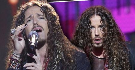 Sopot Festival 2017: Michał Szpak w czarnym płaszczu, pod którym miał czerwony garnitur! Co za stylizacja!