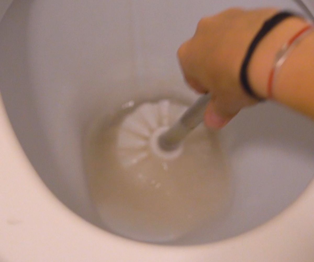 Jak wyczyścić toaletę za pomocą drożdży?