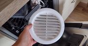 Kratkę wentylacyjną czyszczę bez większego wysiłku. Szybko staje się sterylna