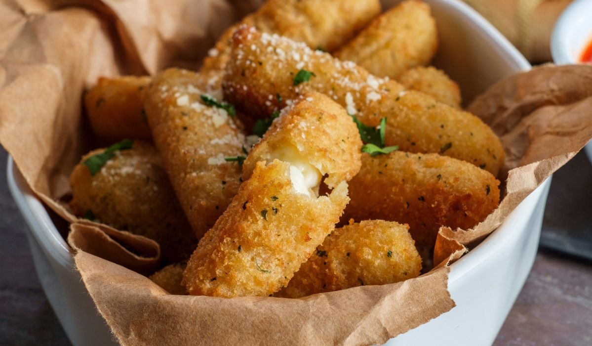 Zamiast kłaść na pizzy, usmaż w panierce jak schabowe. Rodzina będzie wyrywać sobie talerz z rąk