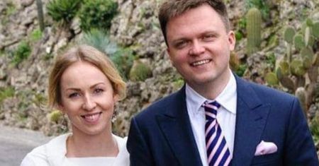 Ślub Szymona Hołowni. Tak skromnej sukni panny młodej w polskim show-biznesie jeszcze nie widzieliśmy