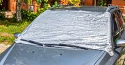 Latem kładę folię aluminiową na szybie auta. Szkoda, że tak późno odkryłam ten trik