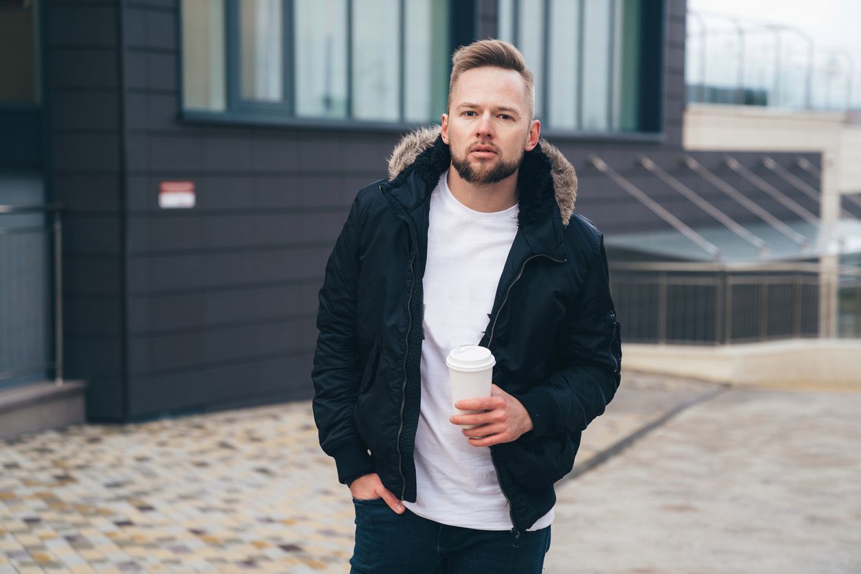 Czarna kurtka to sprawdzony wybór: nic dodać - nic ująć