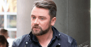 Siwy Kuba Badach przed studiem "Dzień Dobry TVN". Muzyk pokochał czarny kolor [GALERIA]