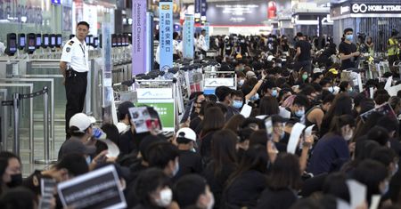 Hongkong. Lotnisko wciąż sparaliżowane