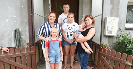 "Nasz nowy dom": samotna matka z czwórką dzieci. Mieszkają w fatalnych warunkach