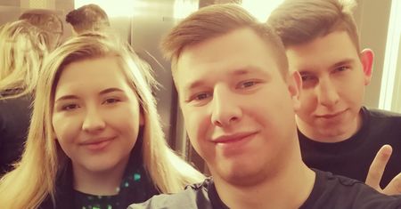 Po śmierci matki został opiekunem rodzeństwa. "Cudowne dzieci z patologicznej rodziny"