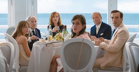 Europa chce się zabić. Recenzujemy rewelacyjny “Happy End"