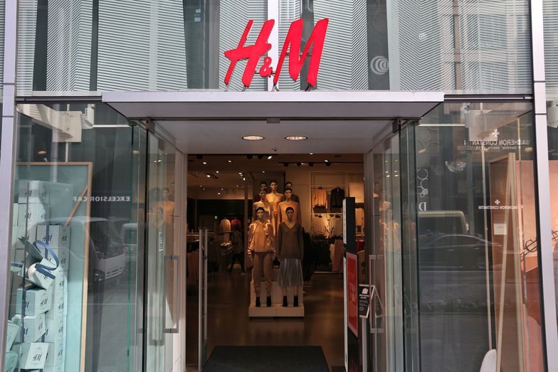 H&M z powodu koronawirusa rozważa zwolnienia.