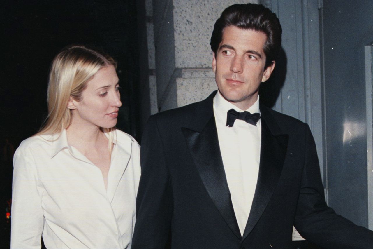 John Kennedy Jr. zginął 20 lat temu. Na jaw wychodzą fakty o jego małżeństwie