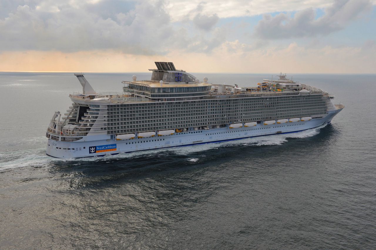 Jest trzykrotnie większy od Titanica