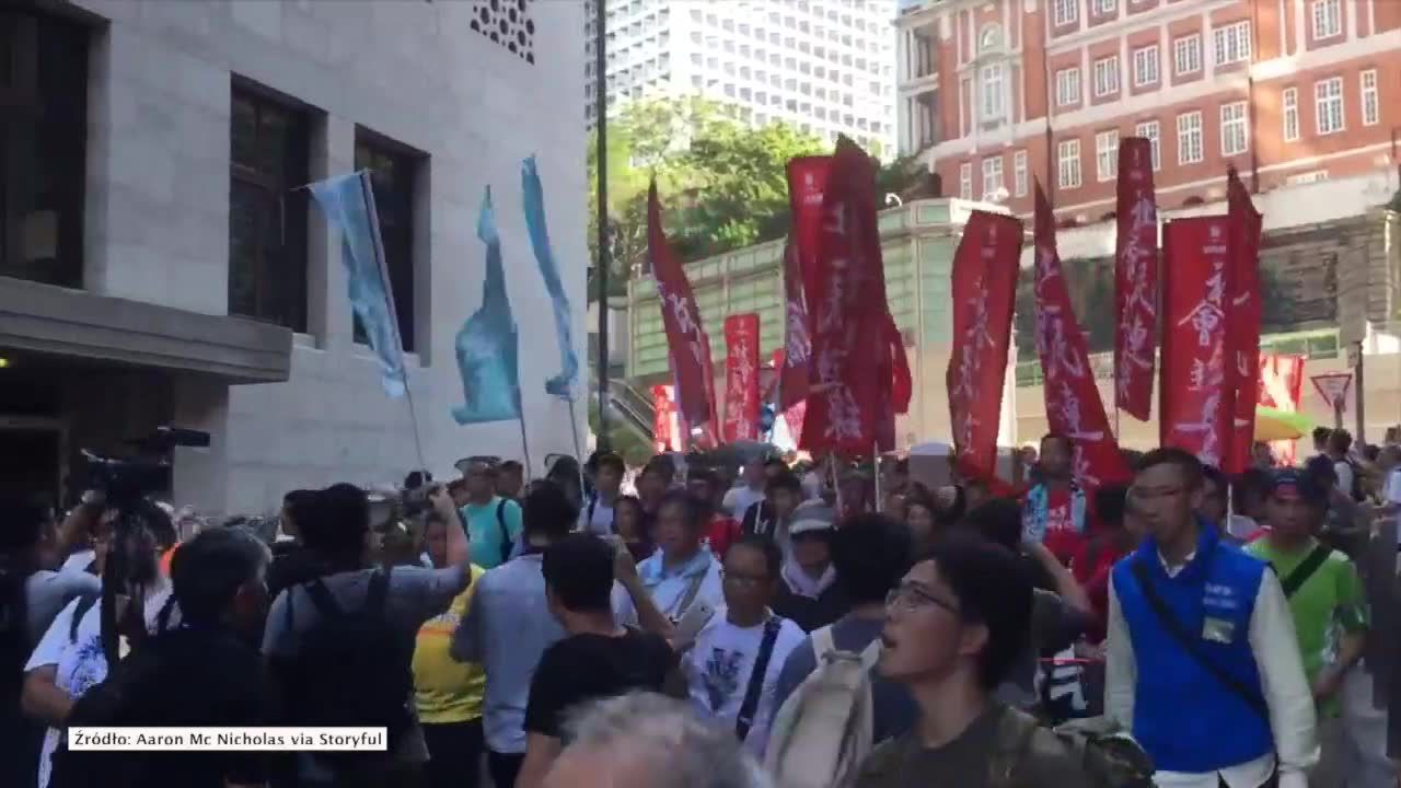 Wielotysięczne protesty przeciwko uwięzieniu prodemokratycznych działaczy w Hongkongu