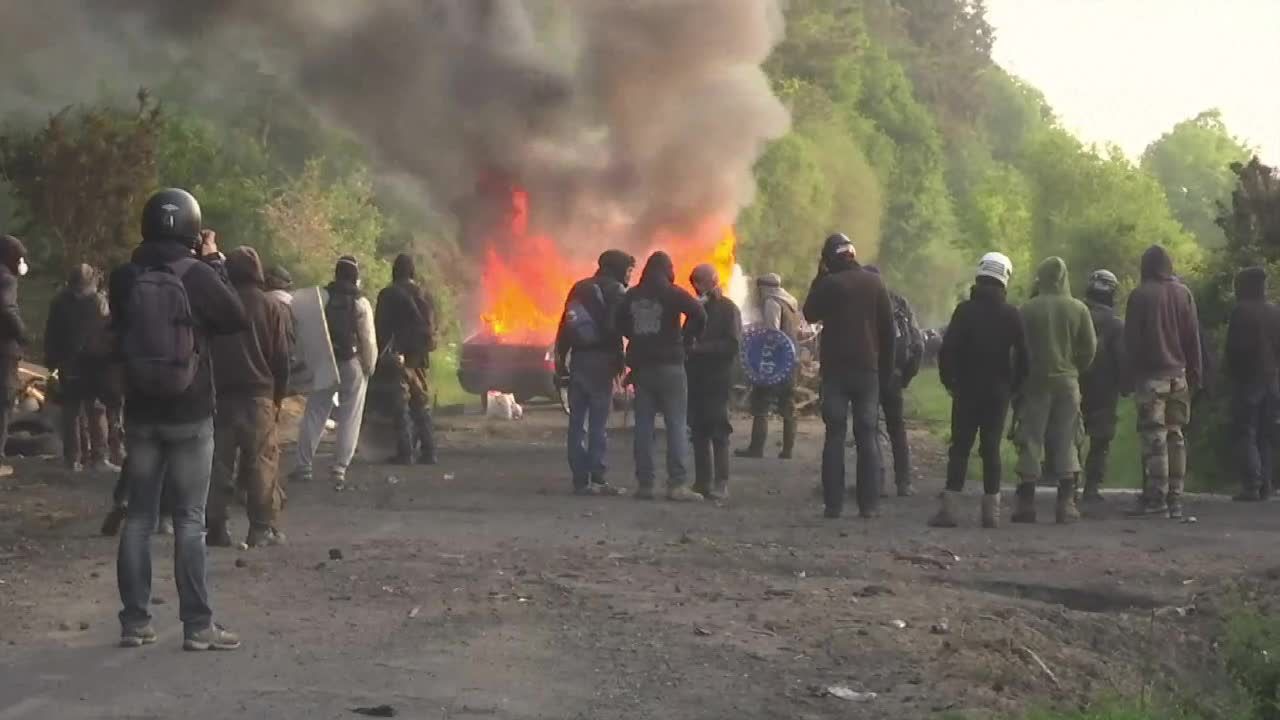 Francuskie służby eksmitują anarchistów