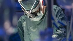 Zmarła pacjentka po pionierskiej operacji. Dostała pompę serca, a potem nerkę od świni