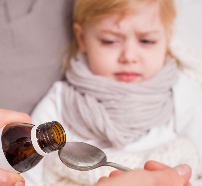 Angina u dzieci wymaga podania antybiotyku i leków wspomagających