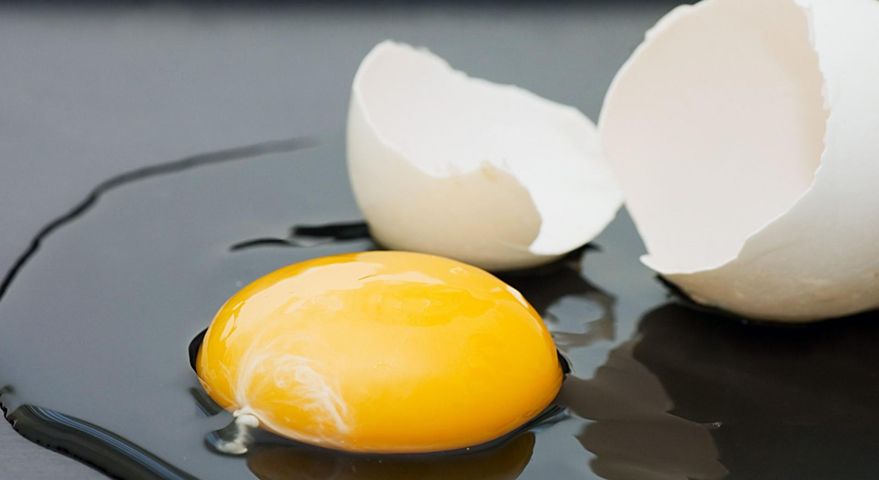 Jajecznica z jednego jajka to około 170 kcal
