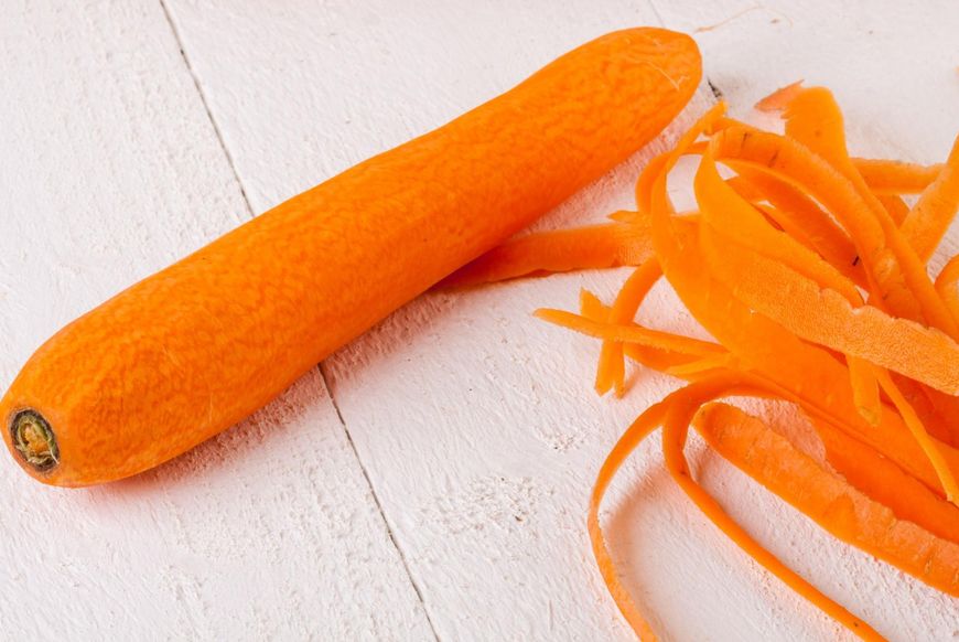 Obierki z marchewki mogą zostać wykorzystane do usmażenia placuszków