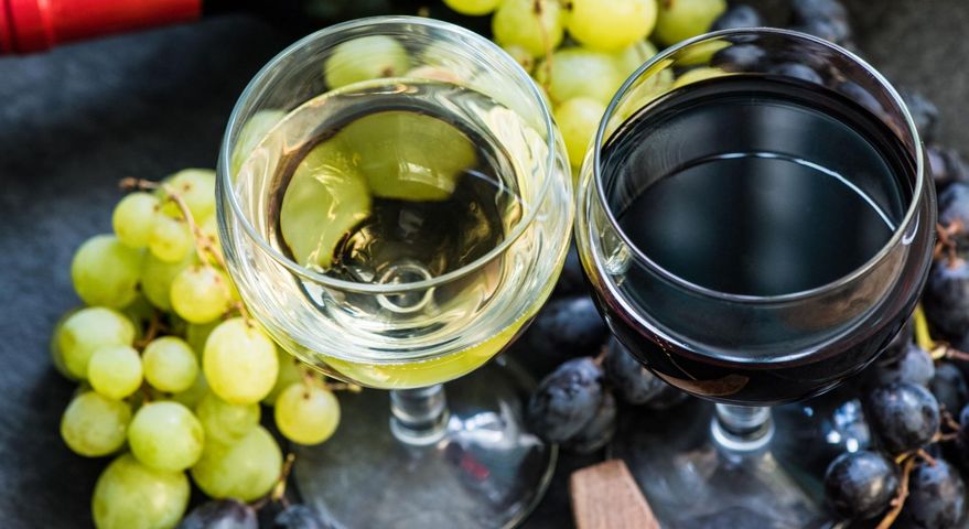 Wino z winogron można przygotować w domu
