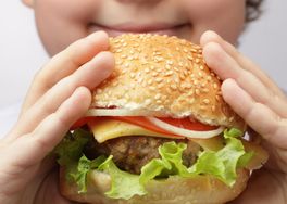 8 zaskakujących skutków ubocznych, które powoduje fast food 