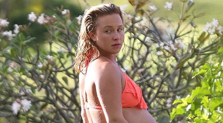 Hayden Panettiere ma już ogromny brzuszek! To jednak nie przeszkadza jej paradować w bikini