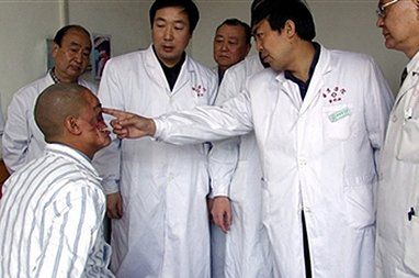 Chińczycy przeszczepili twarz