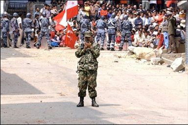 Demonstracje i starcia z policją na ulicach Nepalu