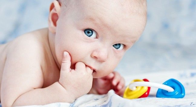 Ząbkowanie u niemowlaka - tradycje z różnych stron świata