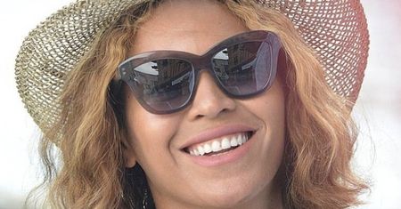 Internet znów śmieje się z Beyonce! Ostentacyjnie wyretuszowała swoje zdjęcie w Photoshopie