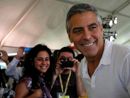 Clooney boi się biedy