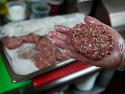 Burgery z lwów rozjuszyły ekologów