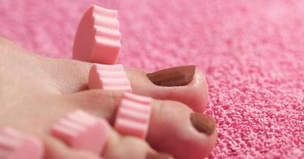 Pedicure krok po kroku – szykuj stopy na wakacje!