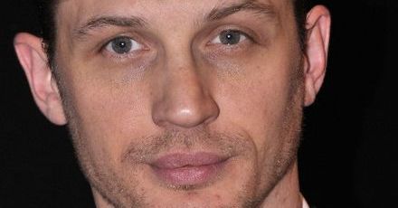Tom Hardy nosił ciuchy Eltona Johna