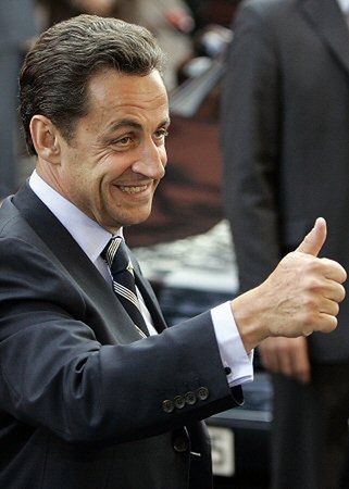 Sondaż: Sarkozy przed Royal