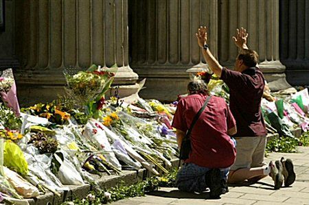 Brytyjczycy upamiętnią pierwszą rocznicę londyńskich zamachów