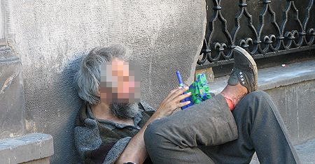 Sekta zaopiekuje się bezdomnymi w Warszawie?
