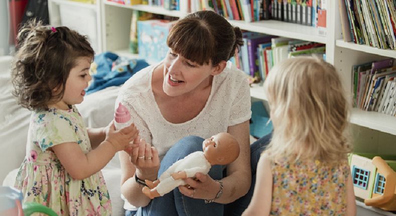 Opiekunka wmawiała dzieciom, że jest ich matką. "Córka przyszła do mnie i zapytała, czy jestem ich prawdziwą mamusią"