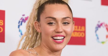 Miley Cyrus i zalotka czyli jak celebrytka straciła rzęsy