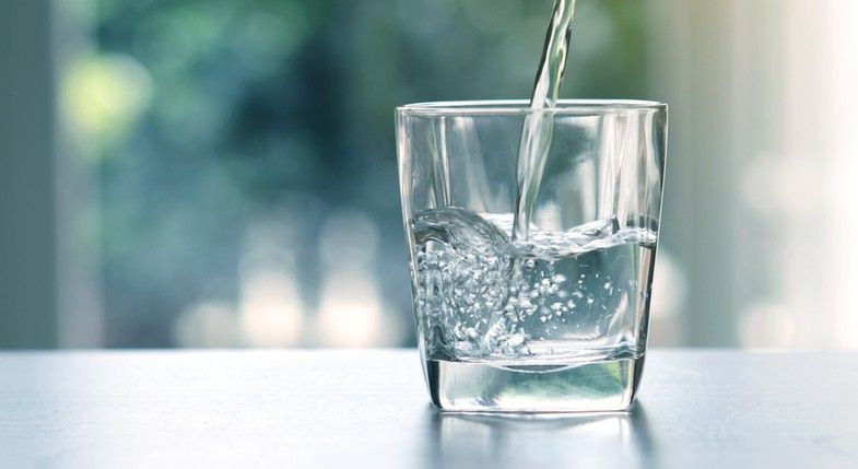 Woda umożliwia prawidłowe funkcjonowanie całego organizmu.