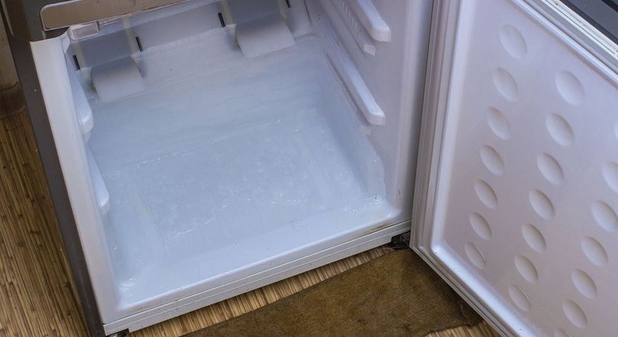 Dlaczego woda zbiera się w lodówce?