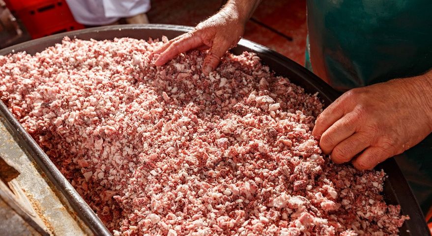 WHO ostrzega - częste jedzenie czerwonego mięsa może sprzyjać nowotworom
