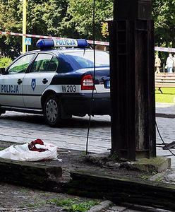 Krzyż spadł na bezdomnego - tragedia przed katedrą