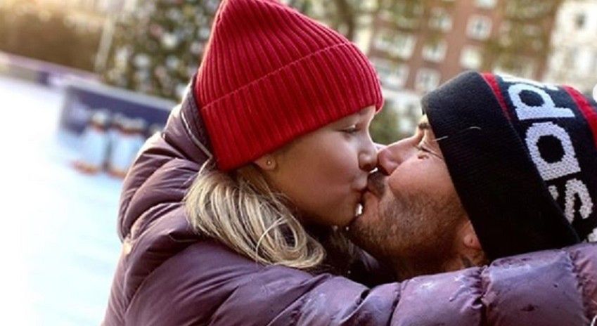 Beckham całuje córkę w usta